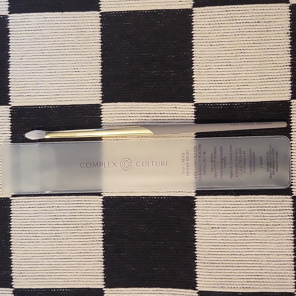 Complex Culture Easy Crease Definer Brush (Vegan, 100% Bio & Cruelty Free)